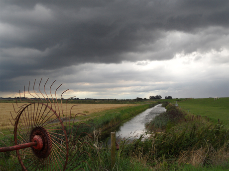 Onweer over de polder