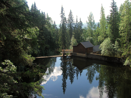 Spiegelend water.