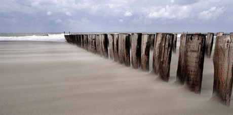 Storm aan het strand