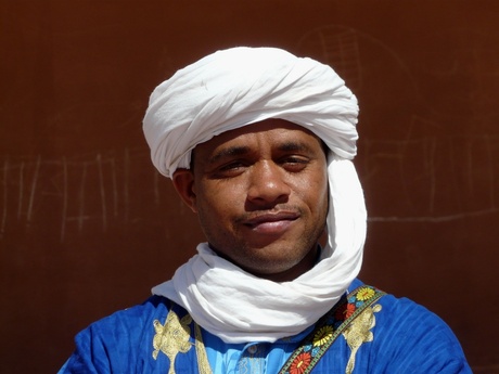 Zagora (Sahara) portret korangeleerde