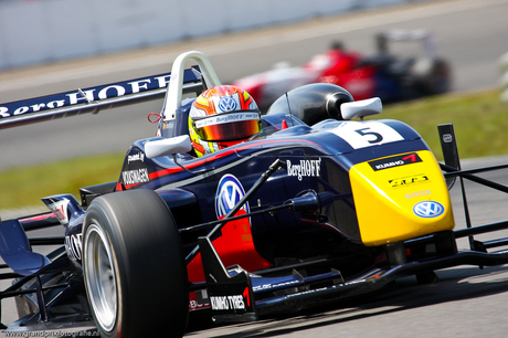 Laurens Van Thoor - Carlin Motorsport F3