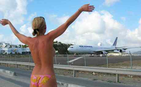 Strand stewardess