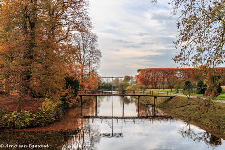 Herfsttinten rond kasteelgracht