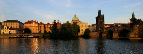 Praag-2 vanaf de Moldau