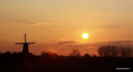 Molen in zonsondergang