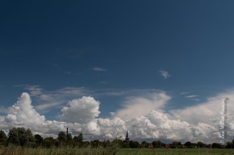 Wolken boven het Friese land.jpg