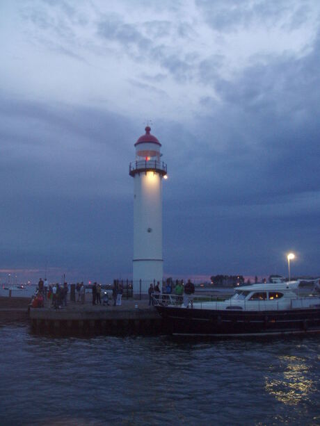 Hellevoetsluis bij avond