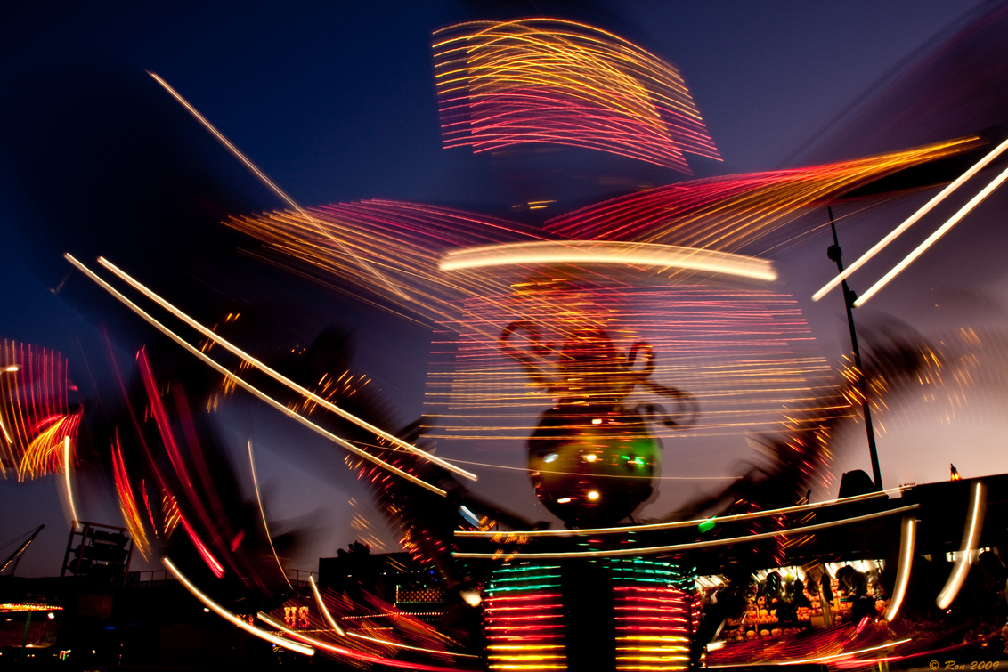 Kermis Almere - Gisteren even een paar foto's gemaakt op de kermis in Almere. Ik heb weinig tot geen ervaring met fotografie met lange sluitertijden dus ben benieuwd - foto door je.gabber op 26-09-2009 - deze foto bevat: kermis
