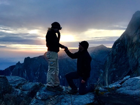 Huwelijksaanzoek op de top van Mt Kinabalu