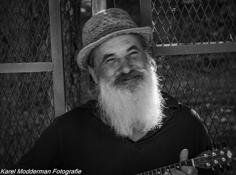Nog een straatmuzikant in Athene