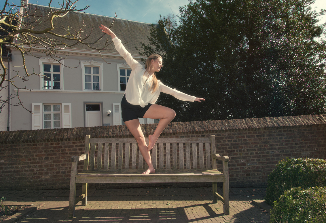 Spring is comming - Rani Bellekens Dance shoot - foto door S-J-Hoekstra op 10-03-2015 - deze foto bevat: licht, daglicht, haar, fashion, meisje, beauty, glamour, blond, straatfotografie, 50mm
