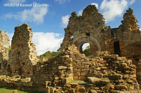 Ruines HRU0218 Kasteel Le Guildo rechts dichtbij Wnr