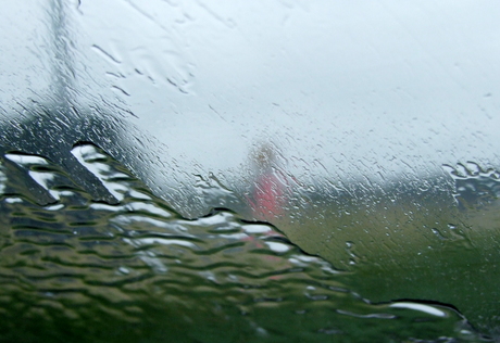 Rain on the road/ Regen op de weg.