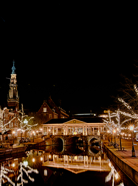 Korenbeurs Leiden bij nacht
