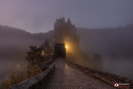 Mistig Burg Eltz