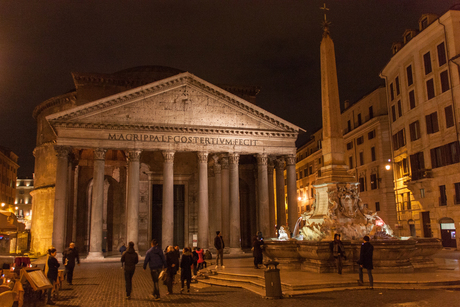 Pantheon bij nacht