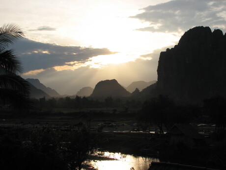 Laos, karstbergen bij Vang Vieng