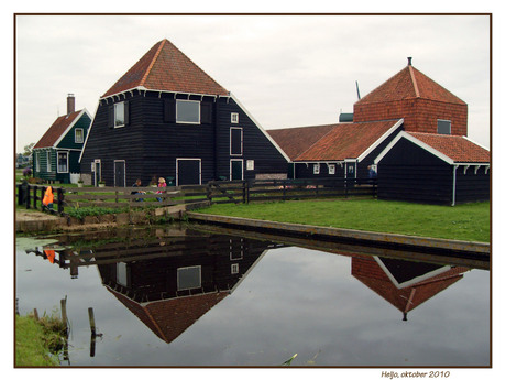 Boerderij in weerspiegeling