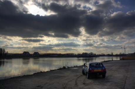 Citroën AX langs de IJssel