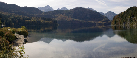 Mädchen am see