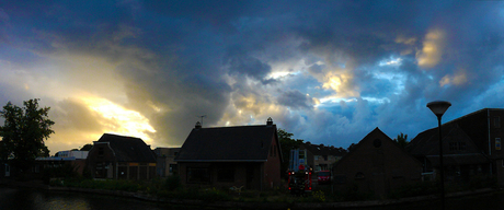 Brandweer training met zonsondergang