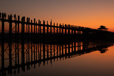 U-Bein brug zonsopkomst