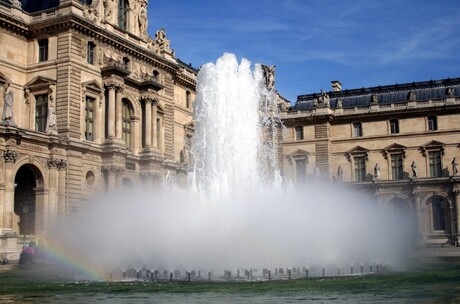 Fontein bij het Louvre