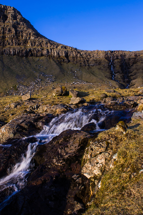 Waterval nabij Syðradalur