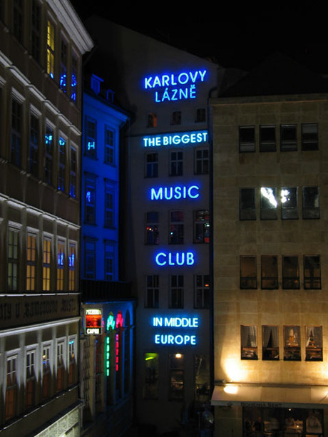 Neon in Praag