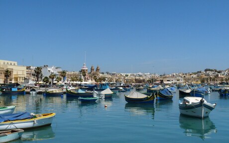 P1210717 MALTA DEEL 3 nr8 Overzicht Marsaxlokk haventje 10 mei 2013