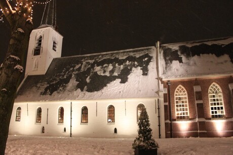 kerk in de sneeuw