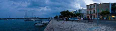 Panorama van de haven in Portocolom