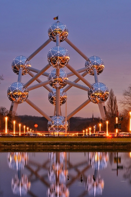 Atomium refelction