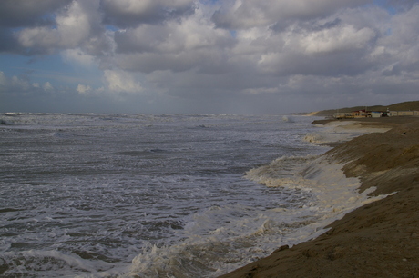 strand bij storm