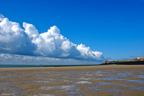 wolkenband voor de kust