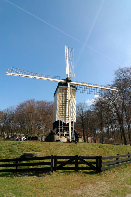 Daar bij die molen