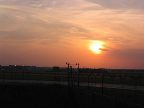 zonsondergang Brussels Airport