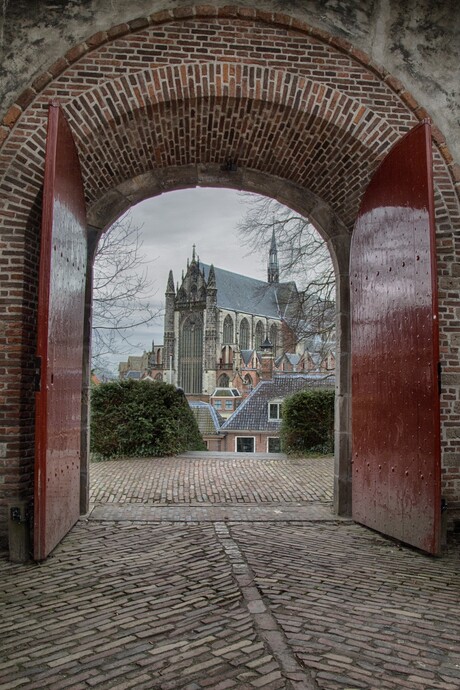 Leiden, Hooglandse Kerk gezien vanuit de Burgt.