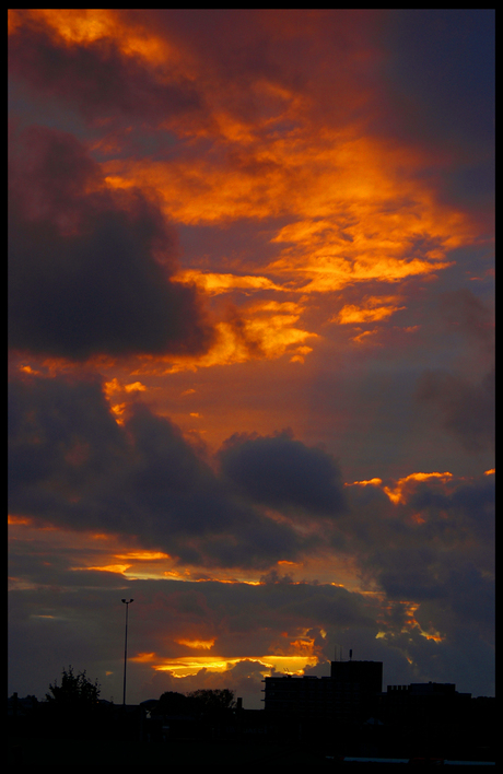 Zonsondergang boven leeuwarden