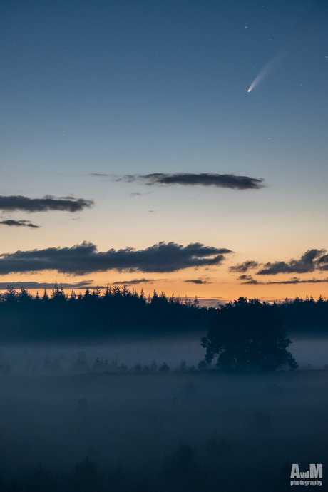 Neowise in de mist