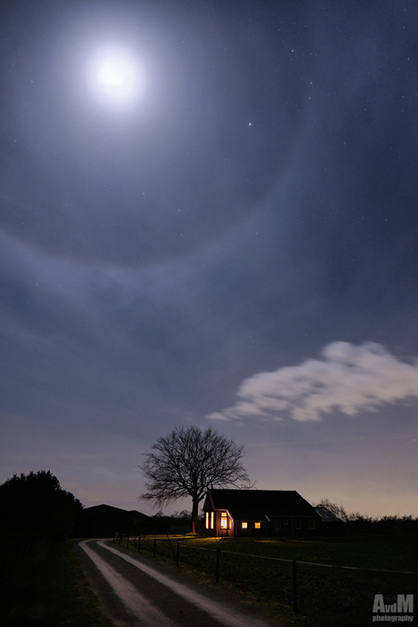 Huisje onder de maan