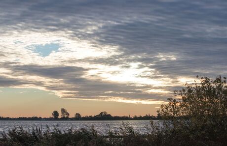 Opkomende zon en veel wind