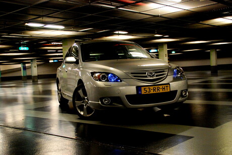 Mazda 3 in parkeergarage 1.