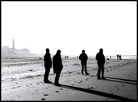 4 strangers on the shore...