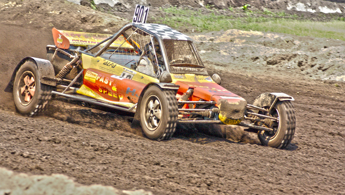 Autocross Rutenbrock 2011; Bernd Stubbe - Autocross Rutenbrock (Dld) 2011.

Bernd Stubbe achter het stuur van deze groep 9 buggy (vanaf 1600cc). - foto door Marcelcolt op 25-06-2011 - deze foto bevat: groep, race, auto, cross, 9, 1600, duitsland, buggy, autocross, bernd, stubbe, Rütenbrock, 2011, auto-cross, 901