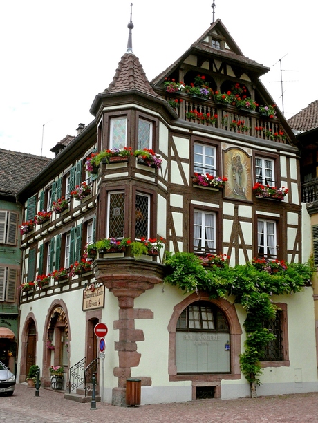 Vakwerkhuis Maison Loewert met spitserker - Kaysersberg, Alsace.jpg