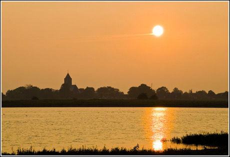 Kerk in de avond zon