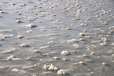 bevroren haven van Lauwersoog