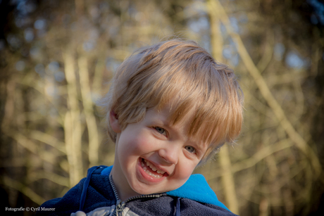 Mijn zoon Lucas in het bos