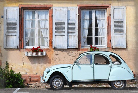 Deux chevaux de cliche..